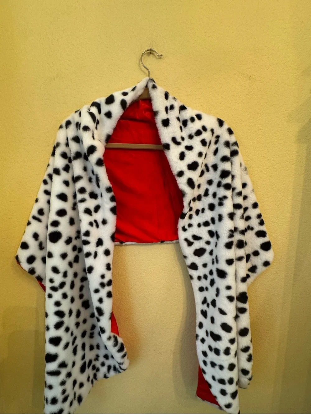 Cruella Deville Dalmatian Print Shawl Wrap Costume - Picture 2 of 4